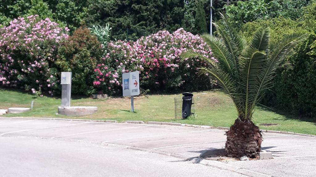 Ibis Budget Marseille Est Porte D'Aubagne Bagian luar foto